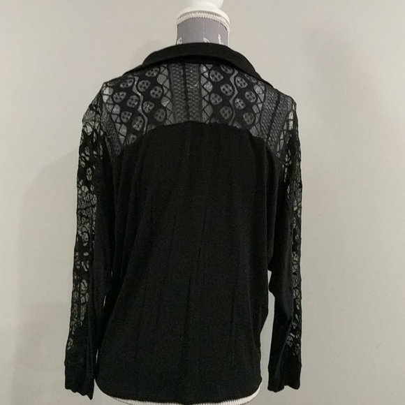 Suzy Shier soft cotton and lace button-up - Picture 2 of 5